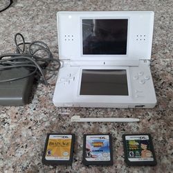 Nintendo DS Bundle w/ 3 Games + Charger, Stylus Tested Working