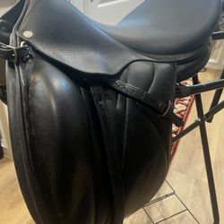Beautiful Devoucoux Makila Dressage Saddle 