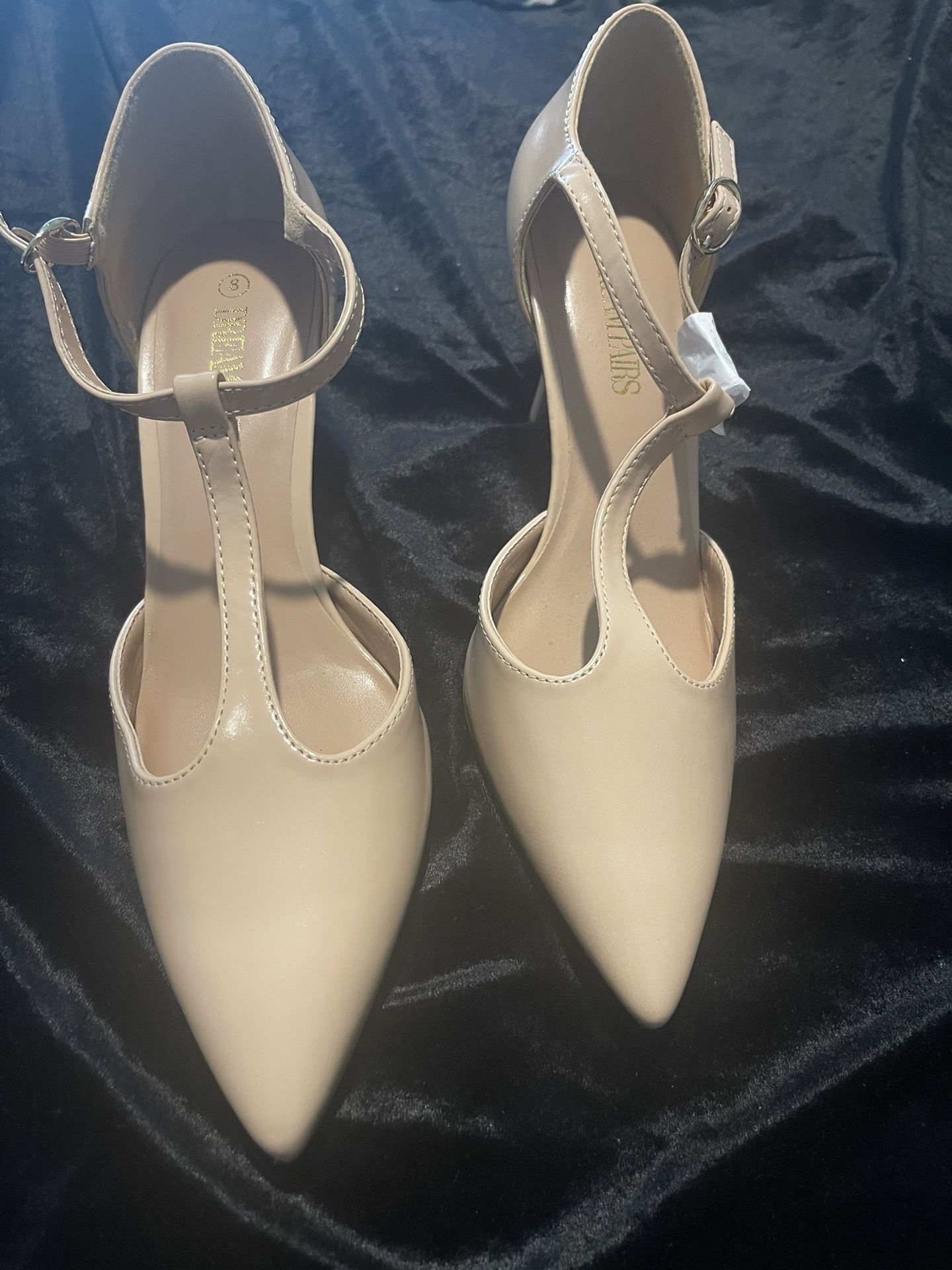 NWOT Dreampairs Size 8 Beige Tee Strap Heel