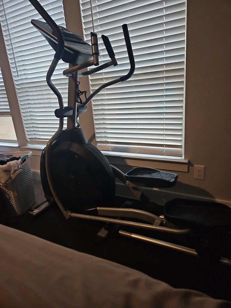 Spirit XE195 Elliptical