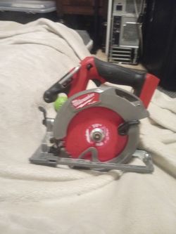 Milwaukee 2833-20 Fuel  6 1/2 In Circular Saw Fue $75