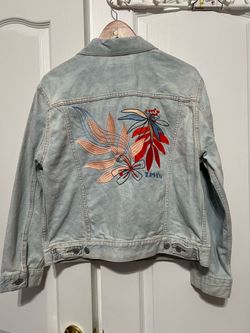 Levi’s Jean Jacket New Women’s Medium