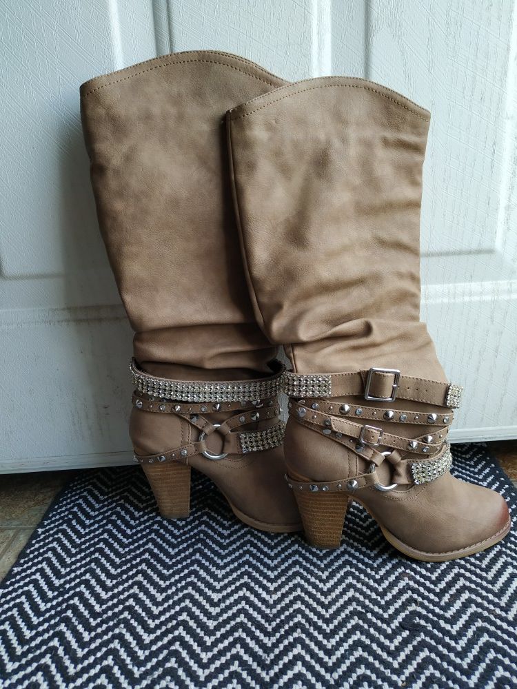 Women's boots size 6.5
