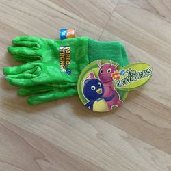 Green Backyardiagans Kids Gloves