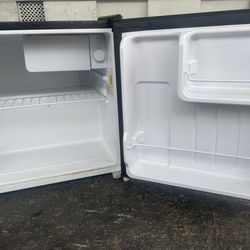 Upstremane refrigerator small size