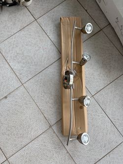 2# Lamaparas para baño nueva en su caja