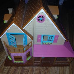 Lil woodzeez doll house