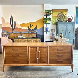 Dresser / Sideboard / Buffet / MCM Entertainment Center / Mid Century Tv Stand