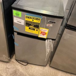 Magic Chef ❄️Muño Fridge ❄️ HMDR31SE S2R