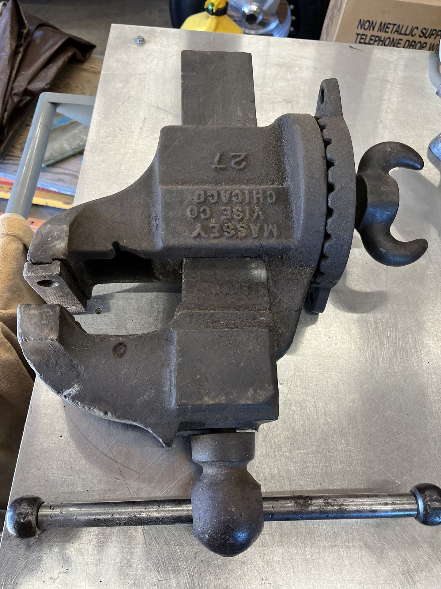 Vintage Massey Number 27 Swivel Base Bench Vise