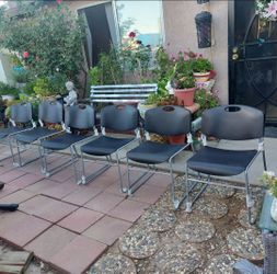 LOT OF 6PLASTIC STACKING CHAIRS