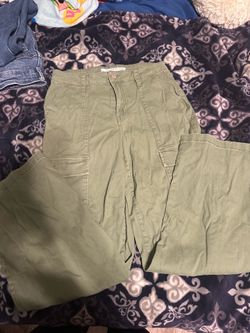 Olive green cargo pants with a relaxed fit #cargo #utility