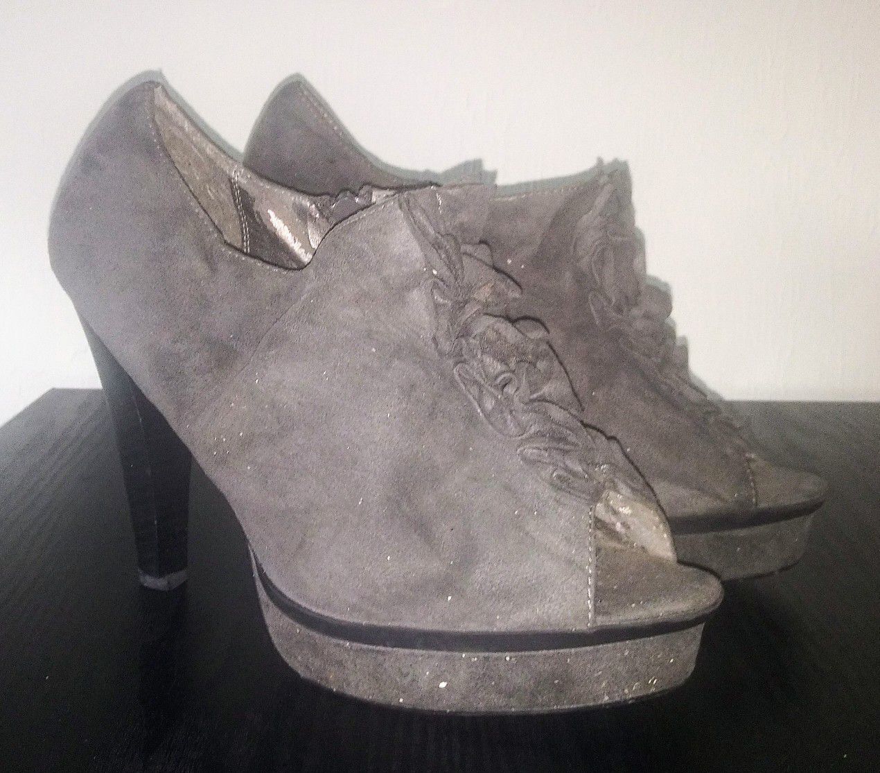 Womens Suede Grey Heels Sz. 10 $10