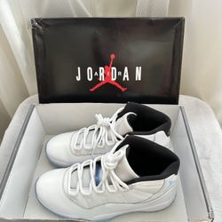 AIR JORDAN 11 RETRO - Men’s size 10
