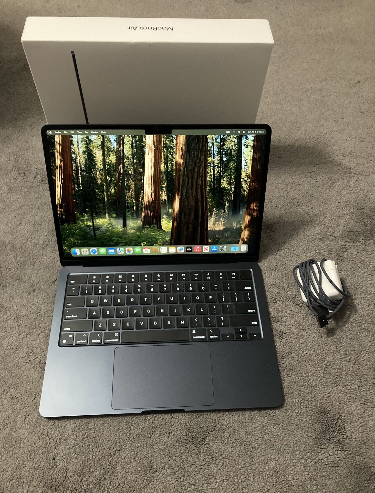 MacBook Air M2 13” 256GB/16GB Ram Like New
