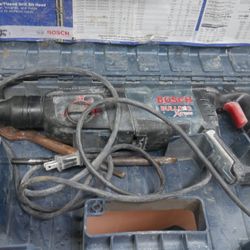 BOSCH HAMMER DRILL BULLDOG EXTREAM IN CASE 11255VSR PRE OWNED 879316-1 