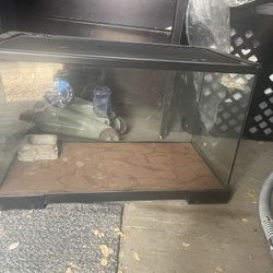 terrario para reptiles. 