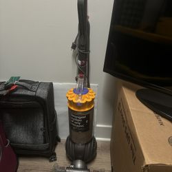 Dyson Vacuum NEED GONE