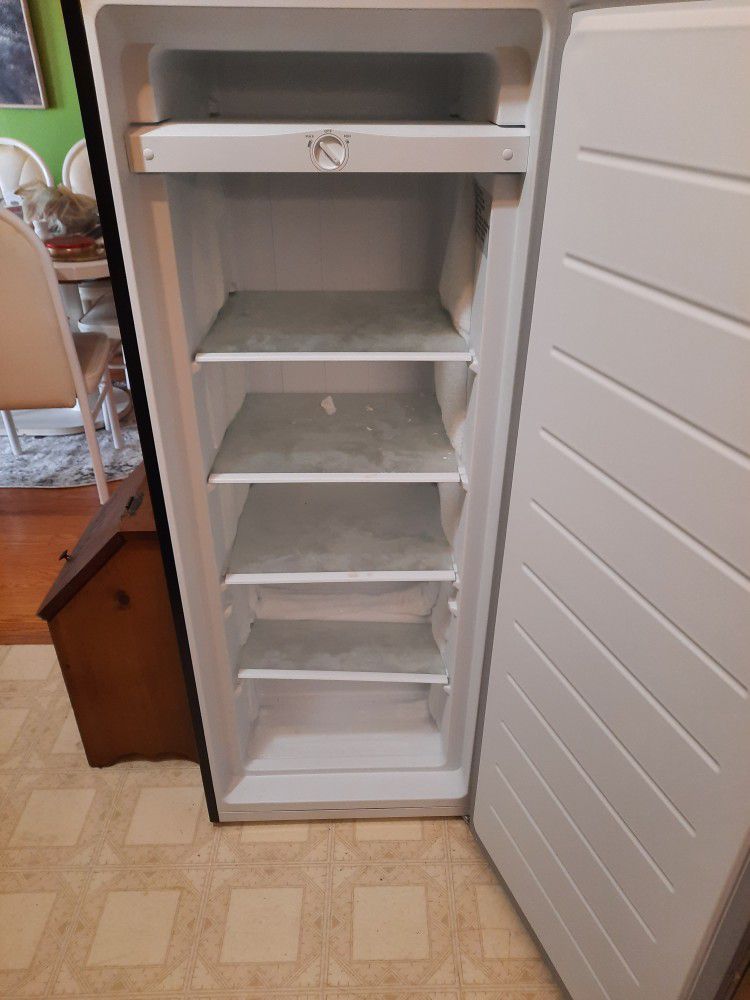 ARCTIC KING STAINLESS STEEL UPRIGHT FREEZER $300