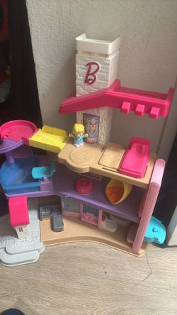 Barbie house people