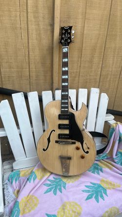 Guitarra requinto marca Dear