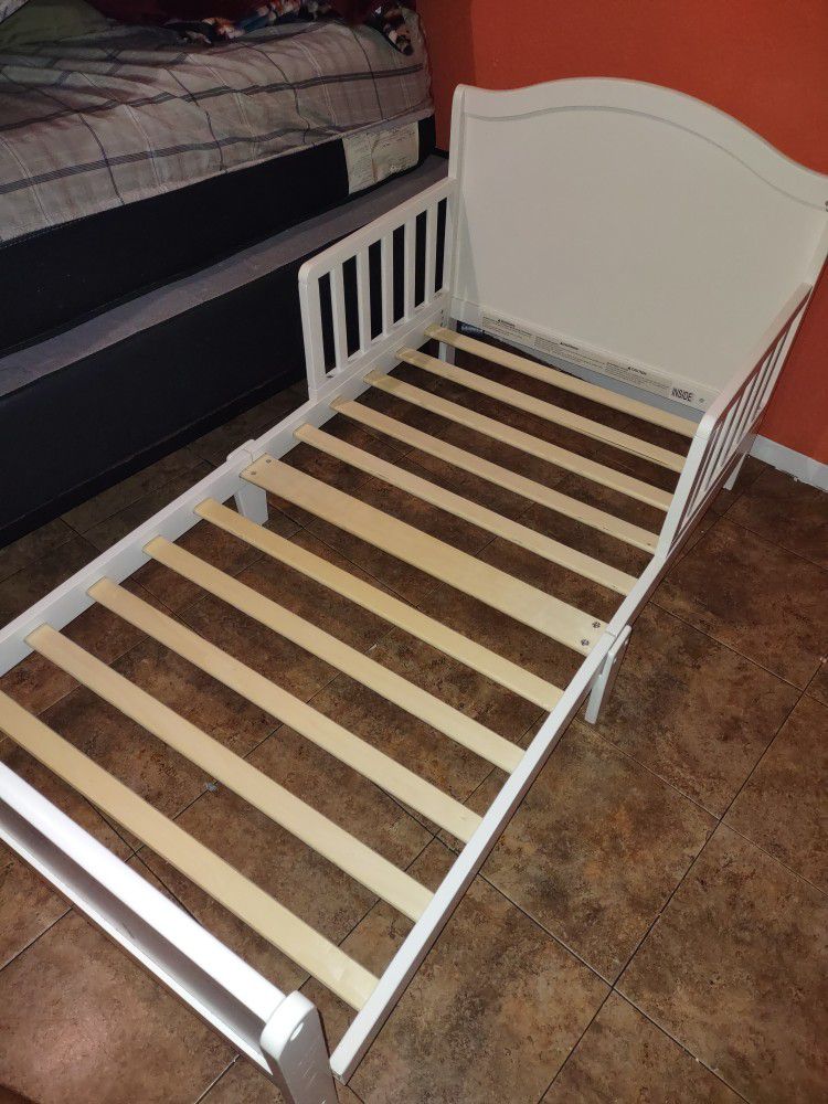 Toddler Bed With Brand New Mattress 