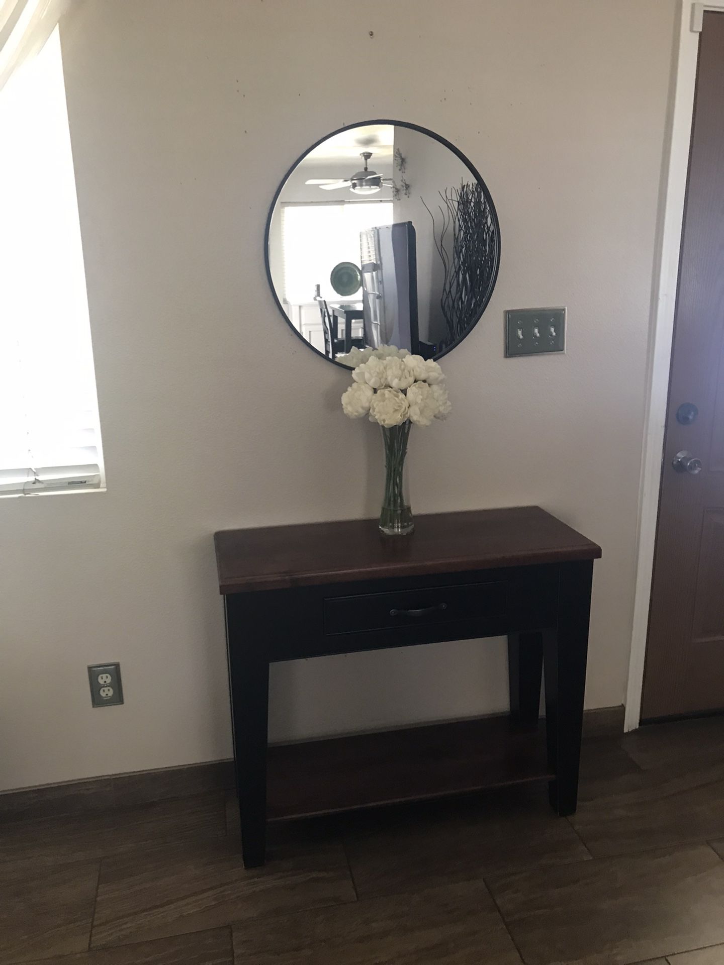 Entry Table And Mirror