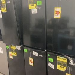 Mini Fridge 4.4- 5 cubic ft Igloo/Frigidaire/Magic Chefd DP