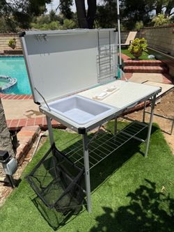 Camping kitchen set