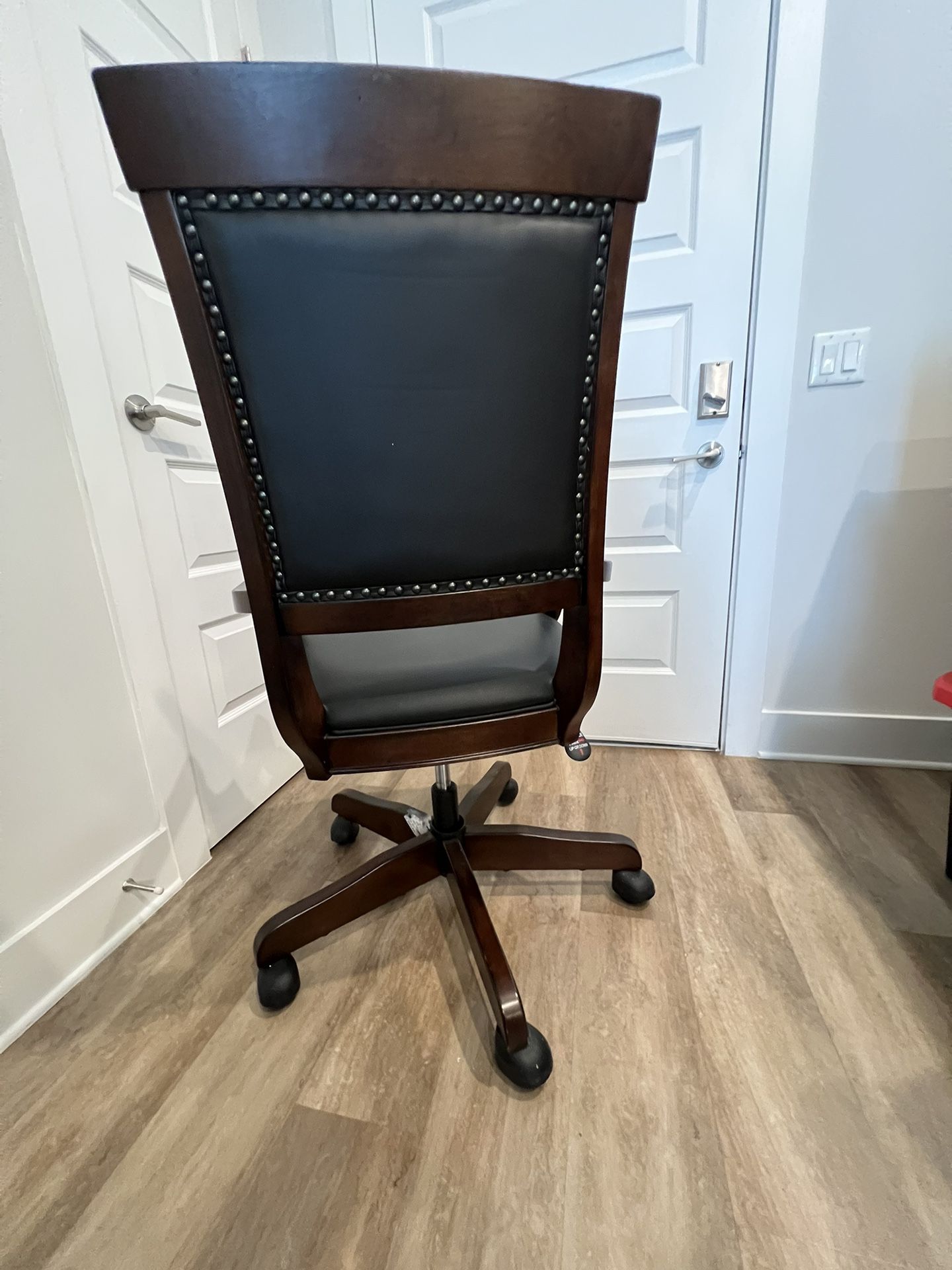 Leather/wooden Office Chair