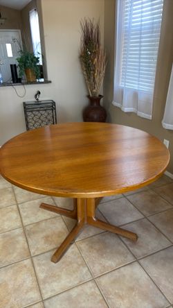 Dining room table