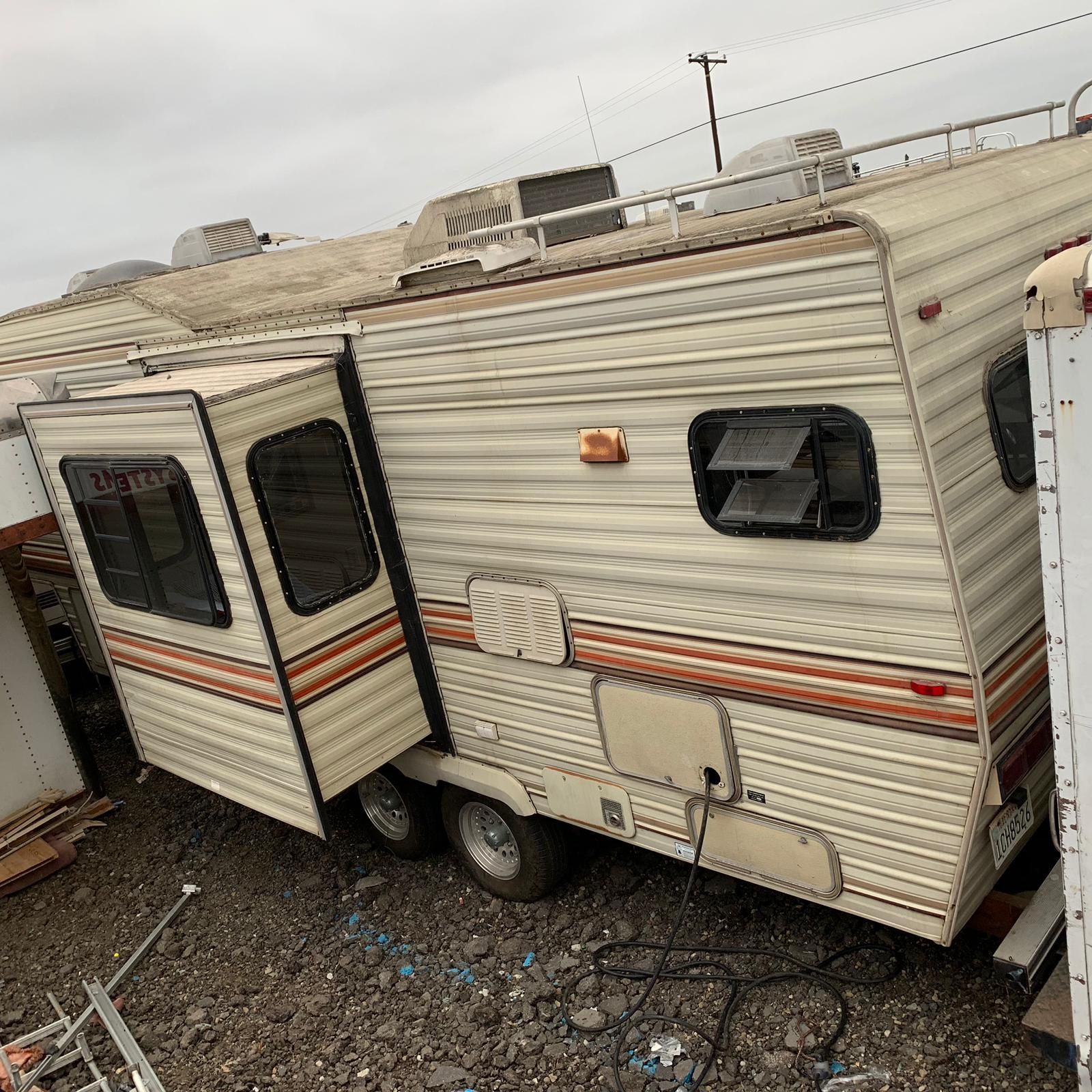 Livable 1988 30 ft 5th wheel rv trailer w / slide out, no leaks, fully ...