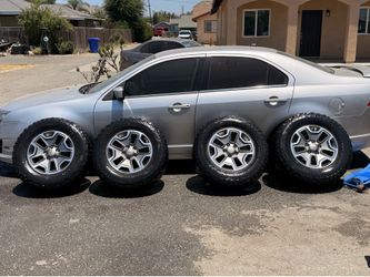 Jeep Rims & Tires (Set of 4) – 17" Size 255/75R17 (1 Tire Damaged)