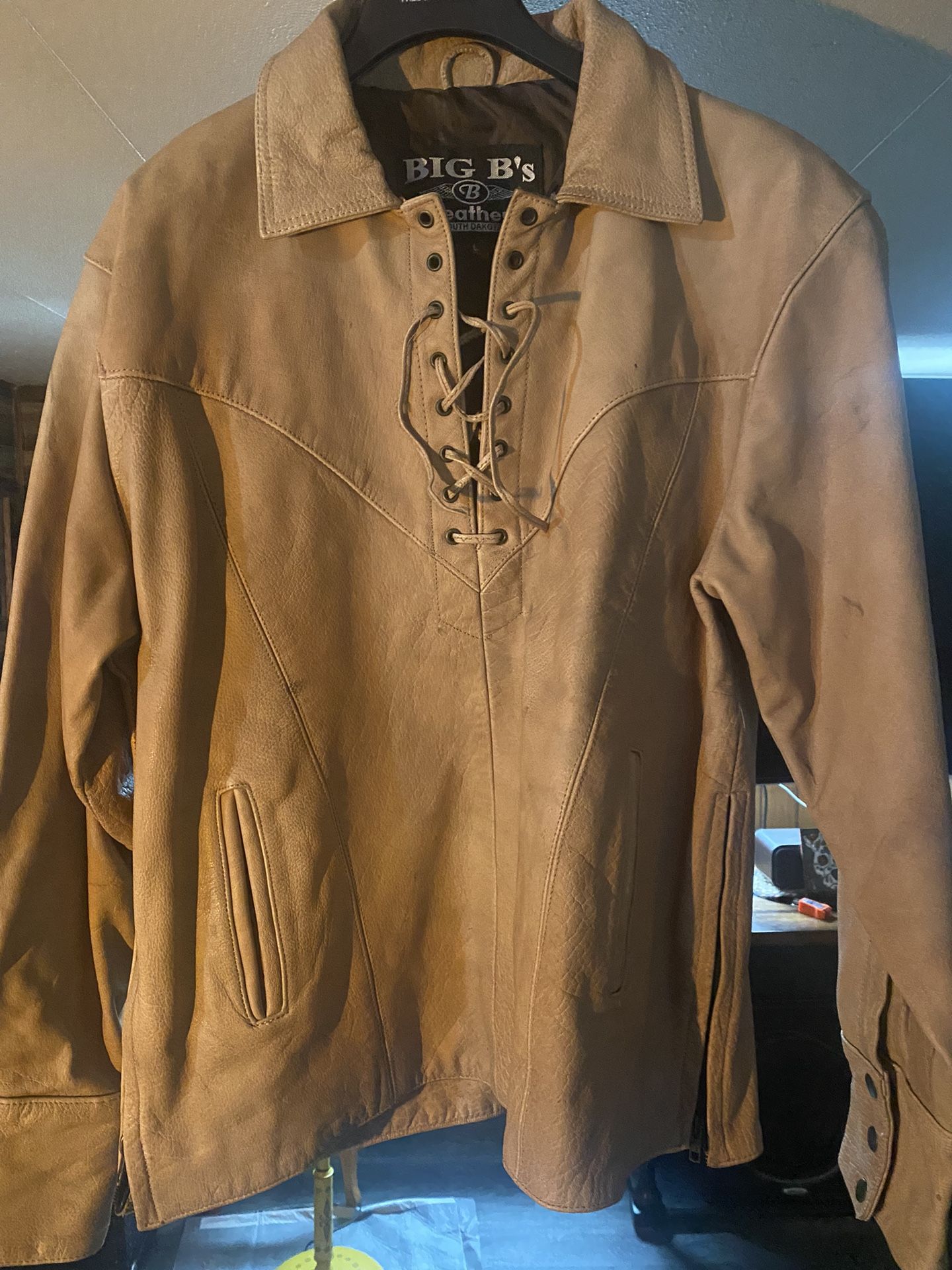 Big B’s Leather, Lg Tan