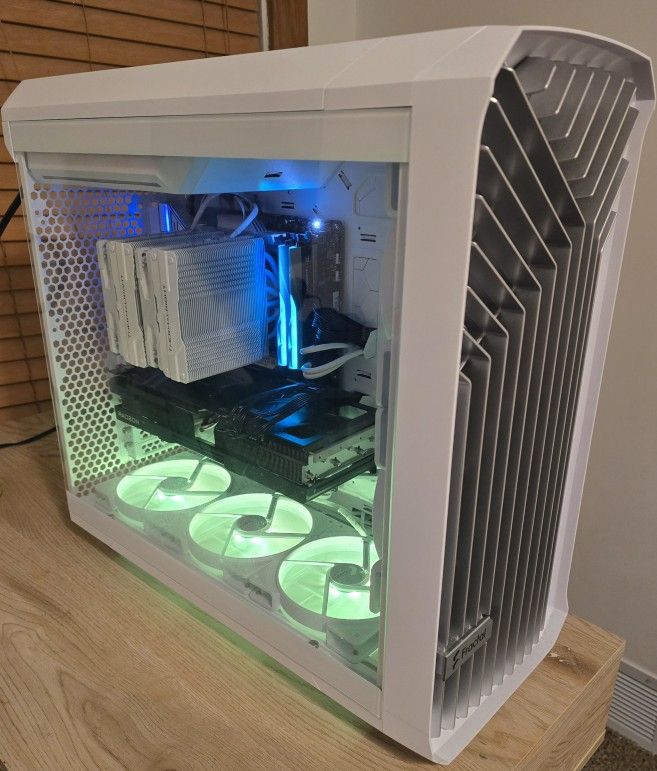 7900XTX PC 13th Gen INTEL I7-13700KF 2TB 32GB RAM