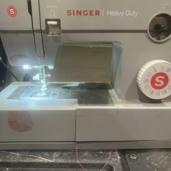 Singer Heavy Duty 4432 Sewing Machine in good Condition however it’s missing a knob and only dry tested. With foot pedal. Dry tested only. Meaning the