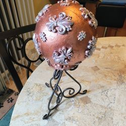 Decorative sphere sculpture on stand