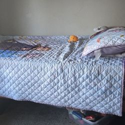 Twin Bed Whit Mattres 