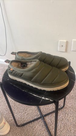 Uggs shoes size 11