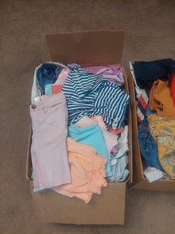 Bundle of kid's clothes