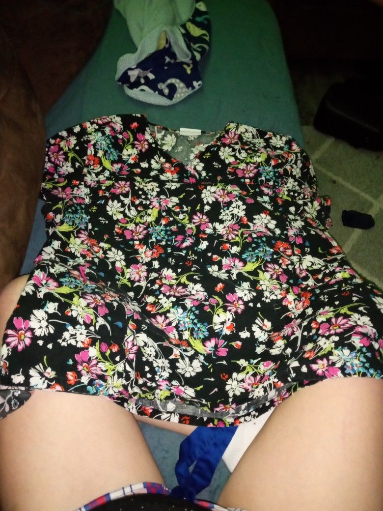 Size Large Scrub Star Women's Floral Scrub Top
