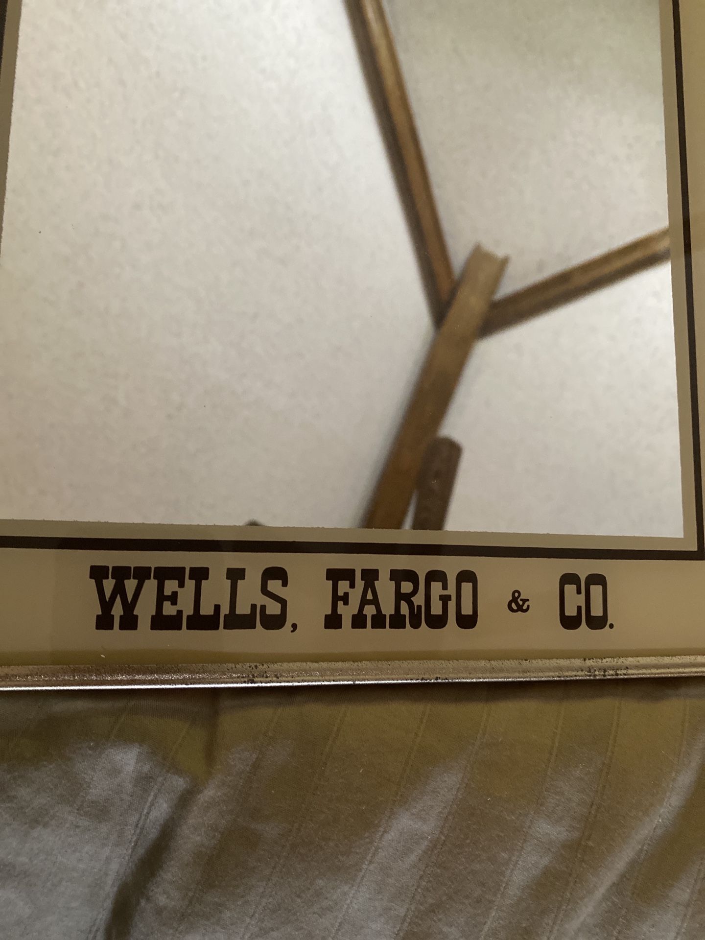 希少 Wells Fargo & Co. ウォールミラー WANTED 懸賞金 Vintage Wells Fargo “Wanted Dead Or Alive” Poster With Mirror for