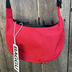 New Baggu Crescent Bag (Small Red)