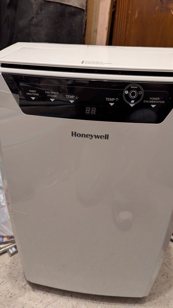 Honeywell, 14.999 BTU air Conditioner New.