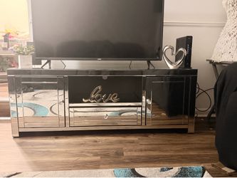 Modern Mirrored TV Stand – Excellent Condition