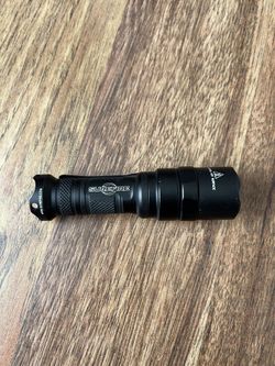 RARE Discontinued SureFire E1D LED Defender Tactical Flashlight KE1A Head EDC