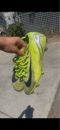 Soccer shoes soccer cleats