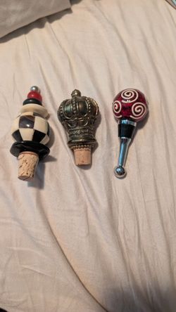 Decorative Bottle Stoppers Set