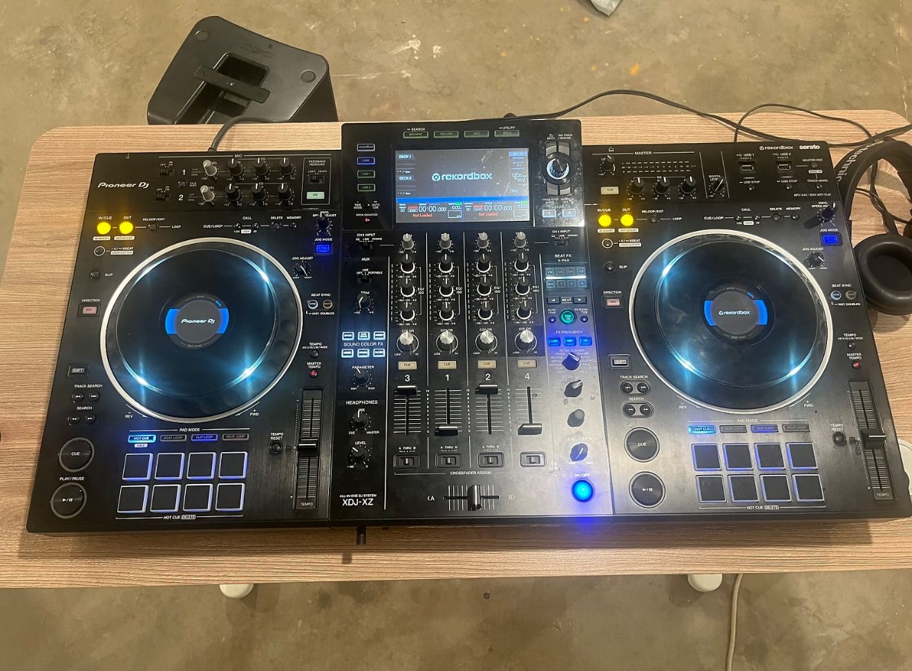 Pioneer XDJ-XZ Professional all-in-one DJ system