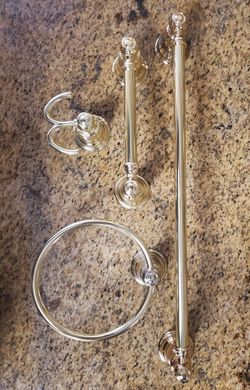 Towel Hardware Set MOEN  4 Piece bathroom Hardware set. Towel Ring, toilet paper holder, 20" towel bar, towel hook. Finished in GOLD 